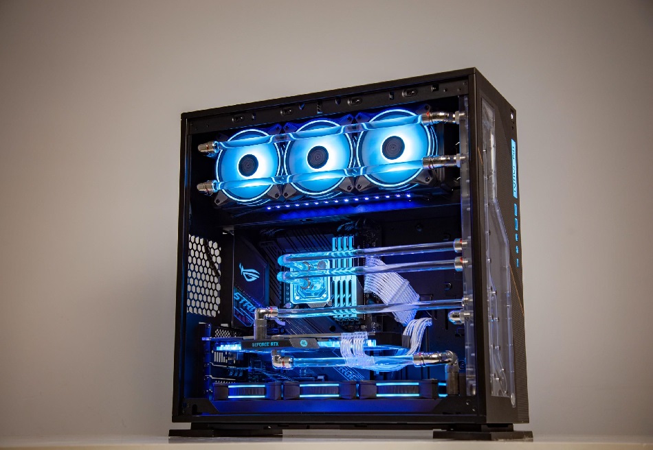 PC ENTHUSIAST GAMING PLATINUM 003